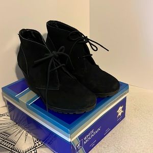 White Mountain black suede wedged heel booties Size 10 medium